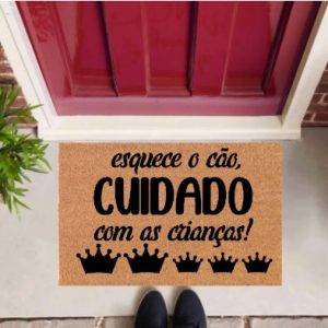 Tapete- Esquece o cão, cuidado com as crianças